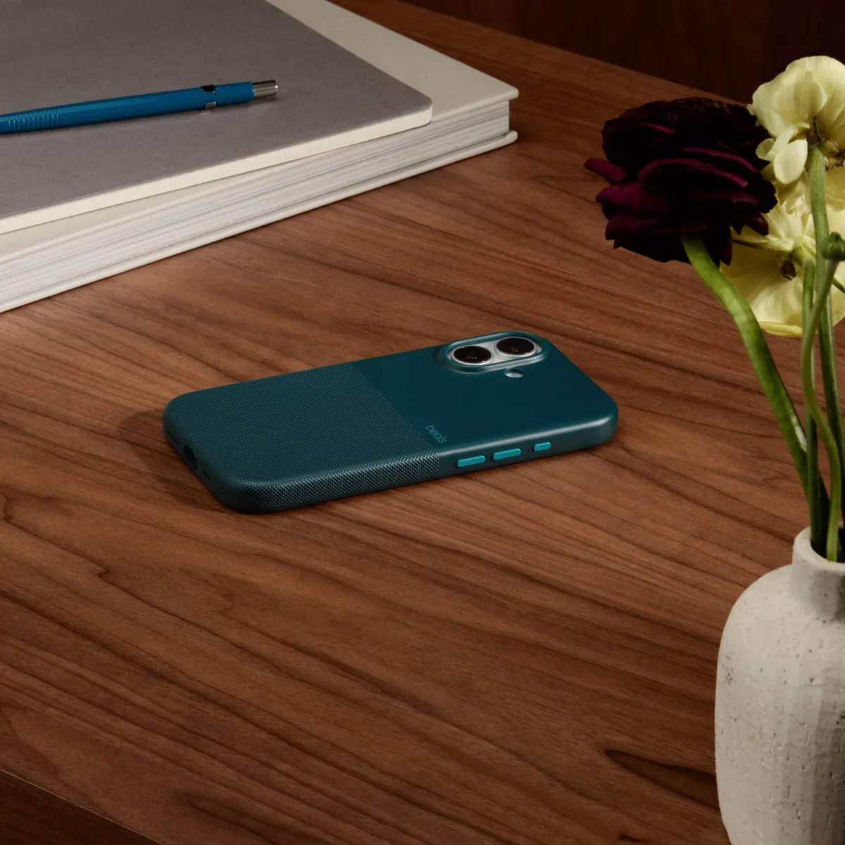 P04 matte iphone17 rugged rockyblue jpg large 2x